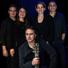 Pippo Pollina / Photo: © Filip@derkonzertfotograf Pippo Pollina